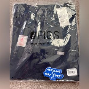 Men’s Navy Figs 3 Pocket Scrub Top